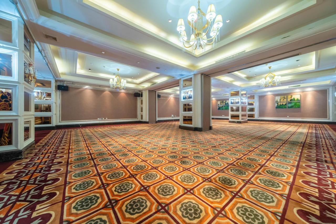 Ramada Yichang Hotel Exterior photo