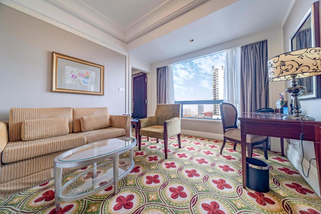 Ramada Yichang Hotel Exterior photo