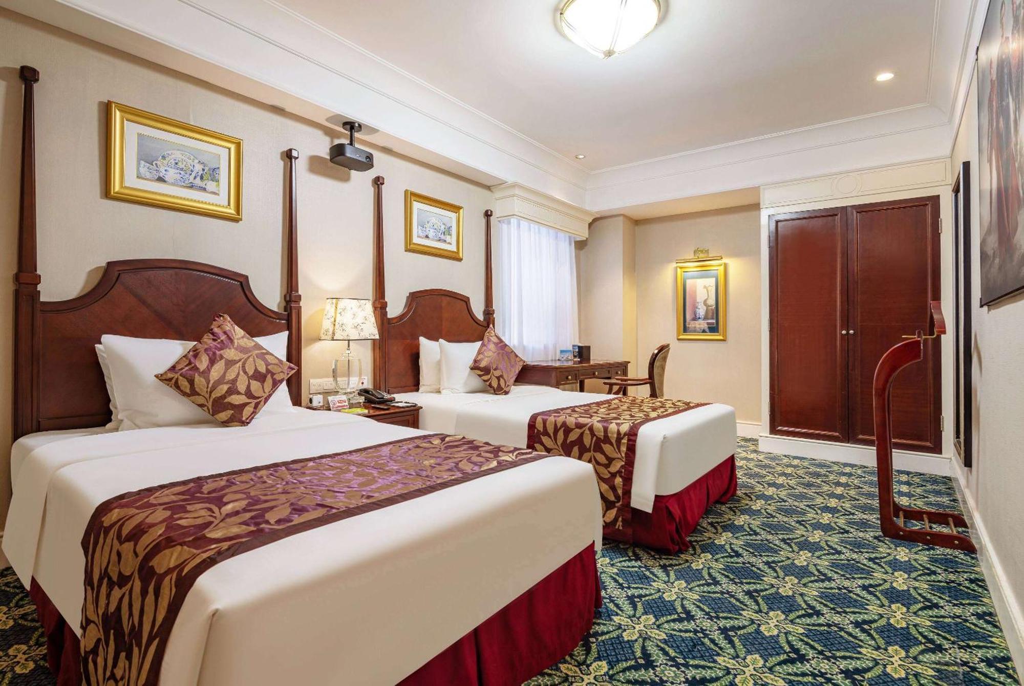 Ramada Yichang Hotel Exterior photo