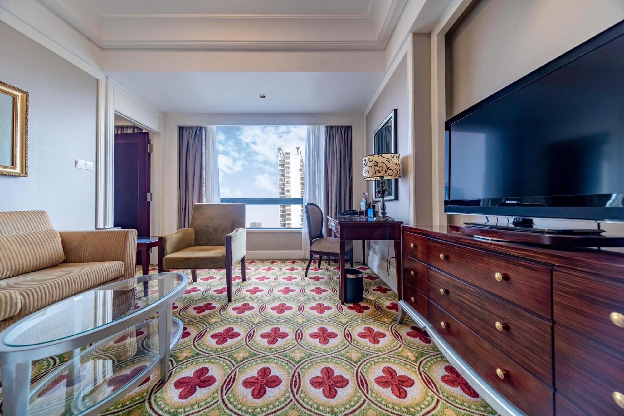 Ramada Yichang Hotel Exterior photo